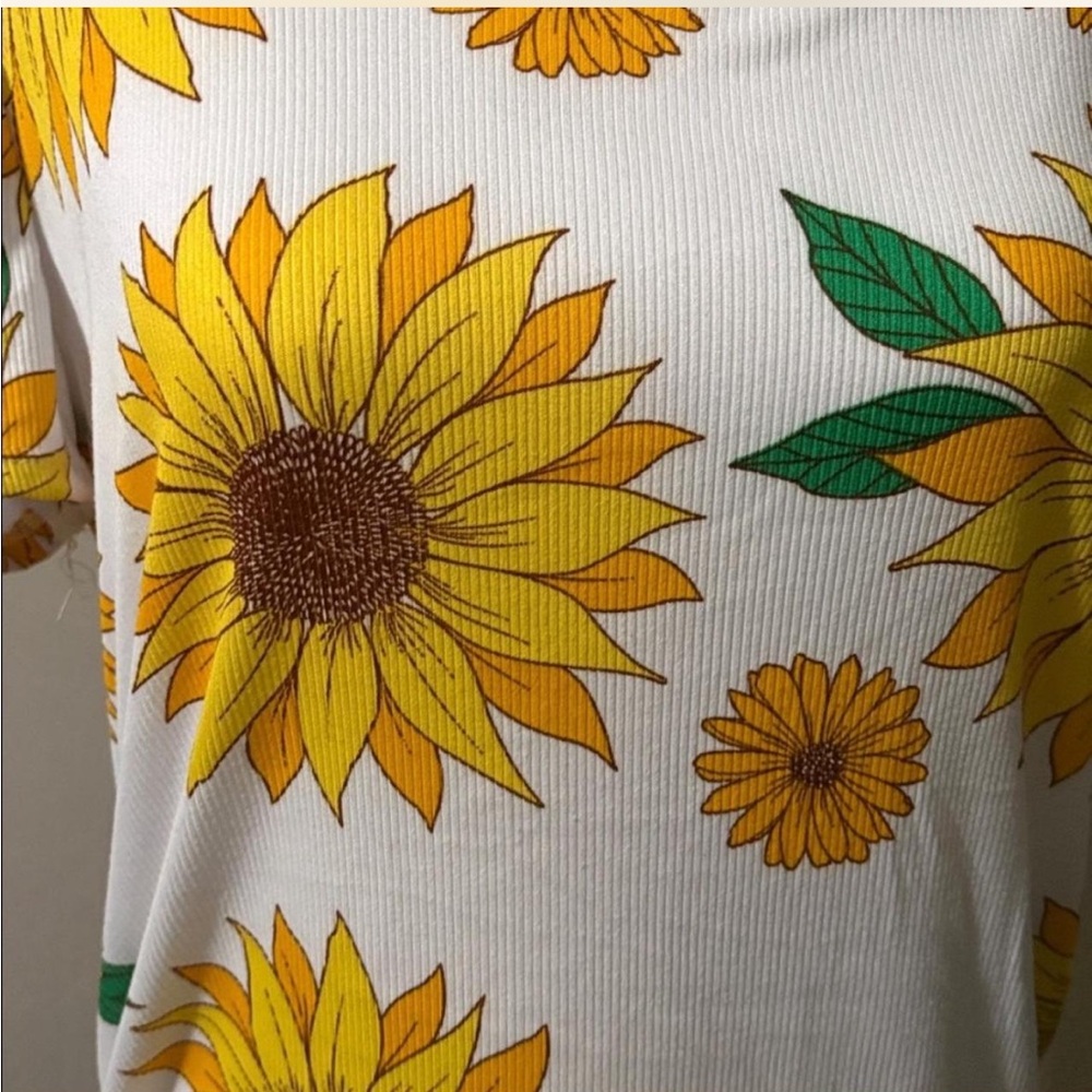 Jolie&Joy |Sunflower Top - Picture 3 of 6